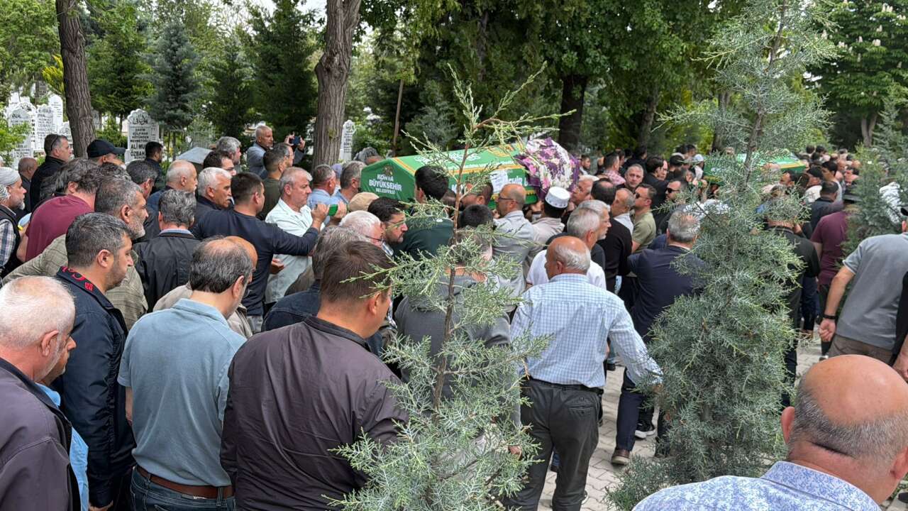 Konya’da evlat kurbanı anne ve babaya son veda 14